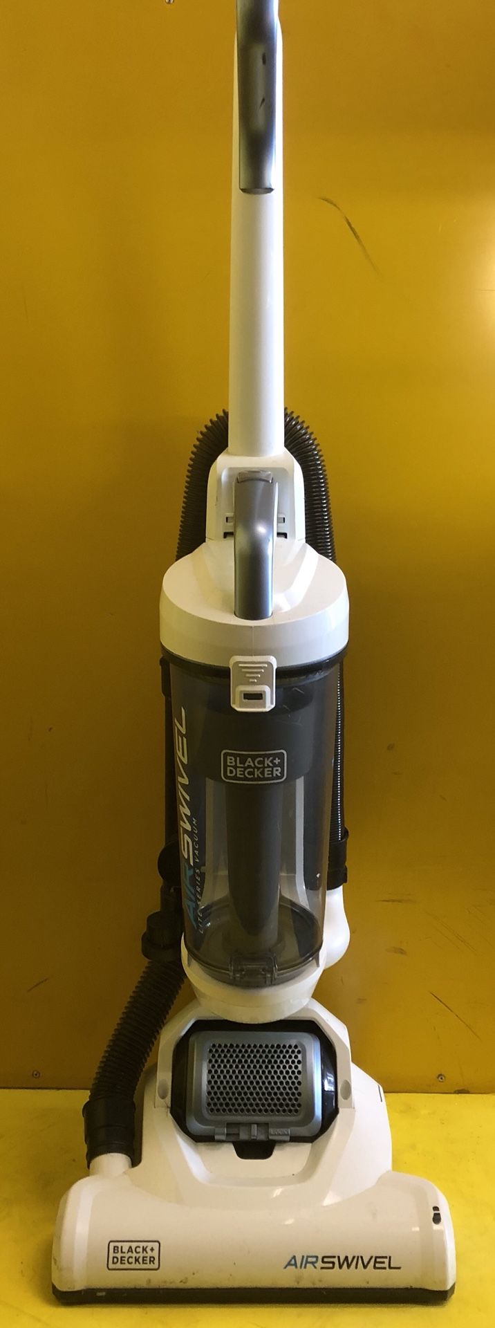Black and Decker BDASL106 AIRSWIVEL Ultra light weight Upright Vacuum Cleaner Lite Blue - GOOD CONDITION