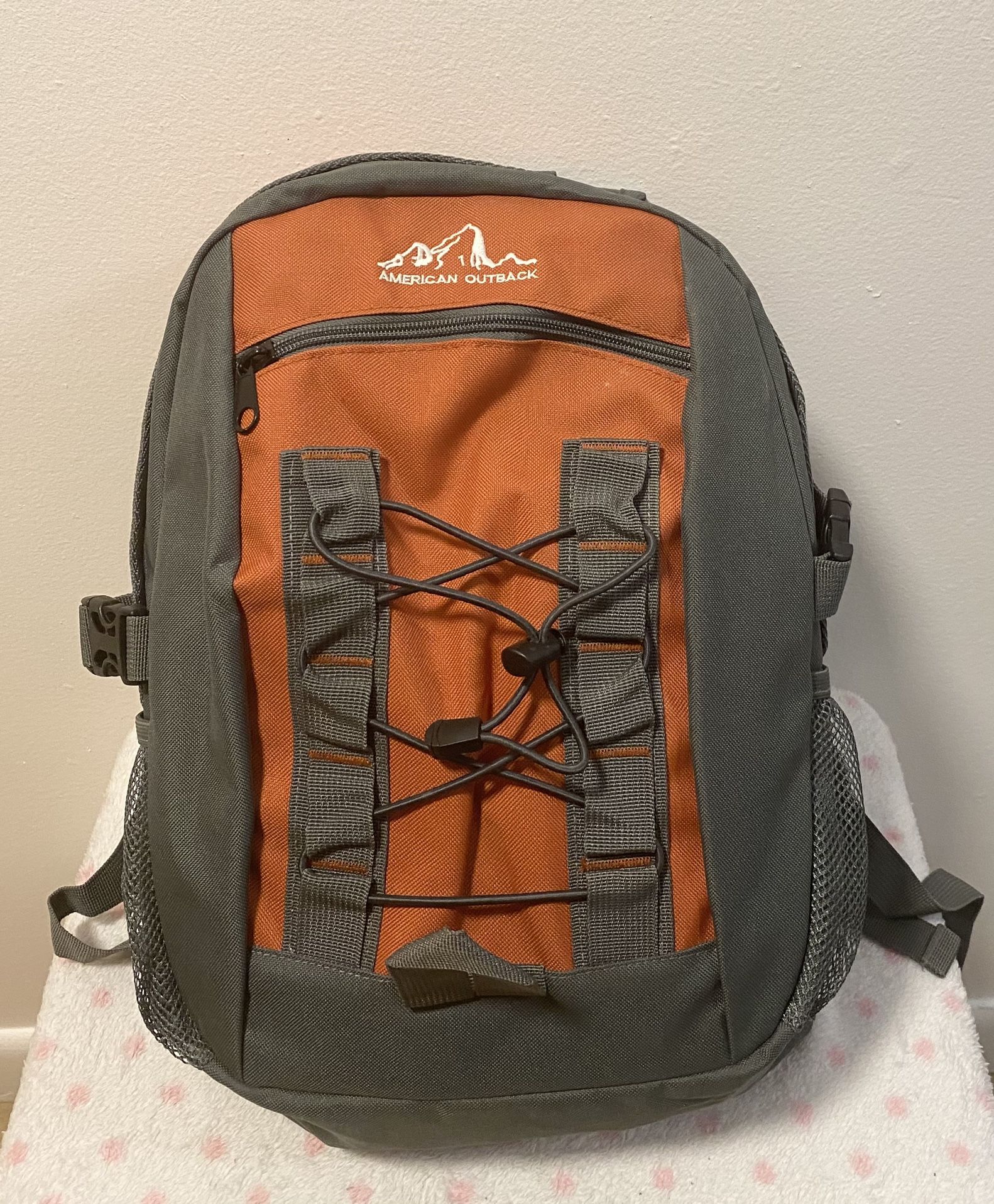 NEW American Outback H2O Backpack W/2L Bladder