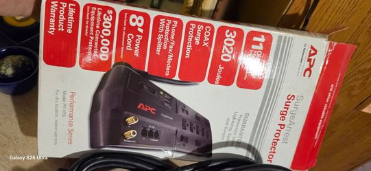 Power outlet APC SurgeArrest Surge Protector 11 Outlet Performance Brand New