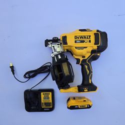 DEWALT
20V MAX Lithium-Ion 15-Degree Electric Cordless Roofing Nailer Kit with 2.0Ah Battery Charger and Bag
