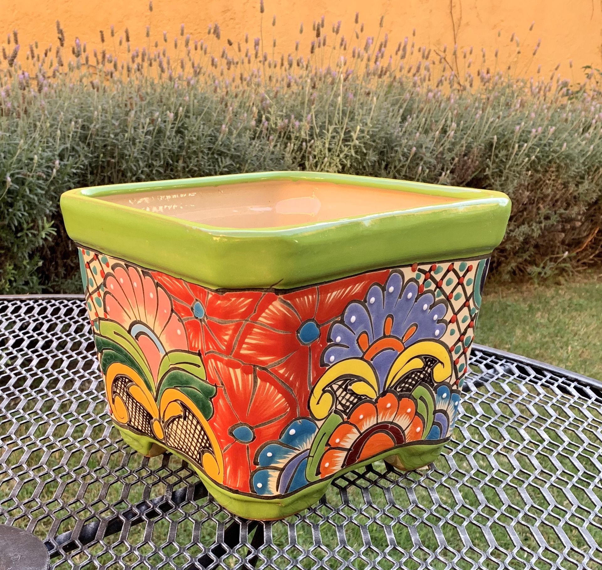 TALAVERA FLOWER POT