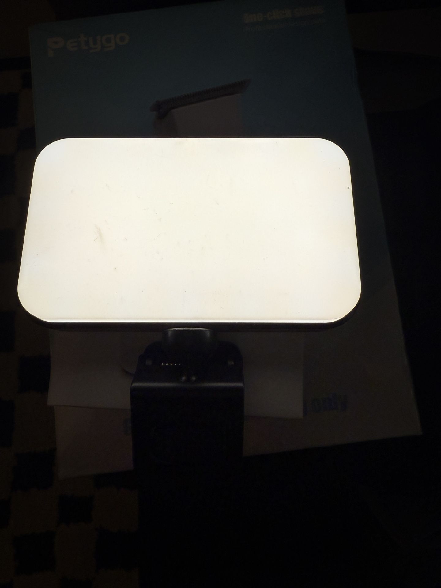 Light Clips On Phone Or Desktop/laptop