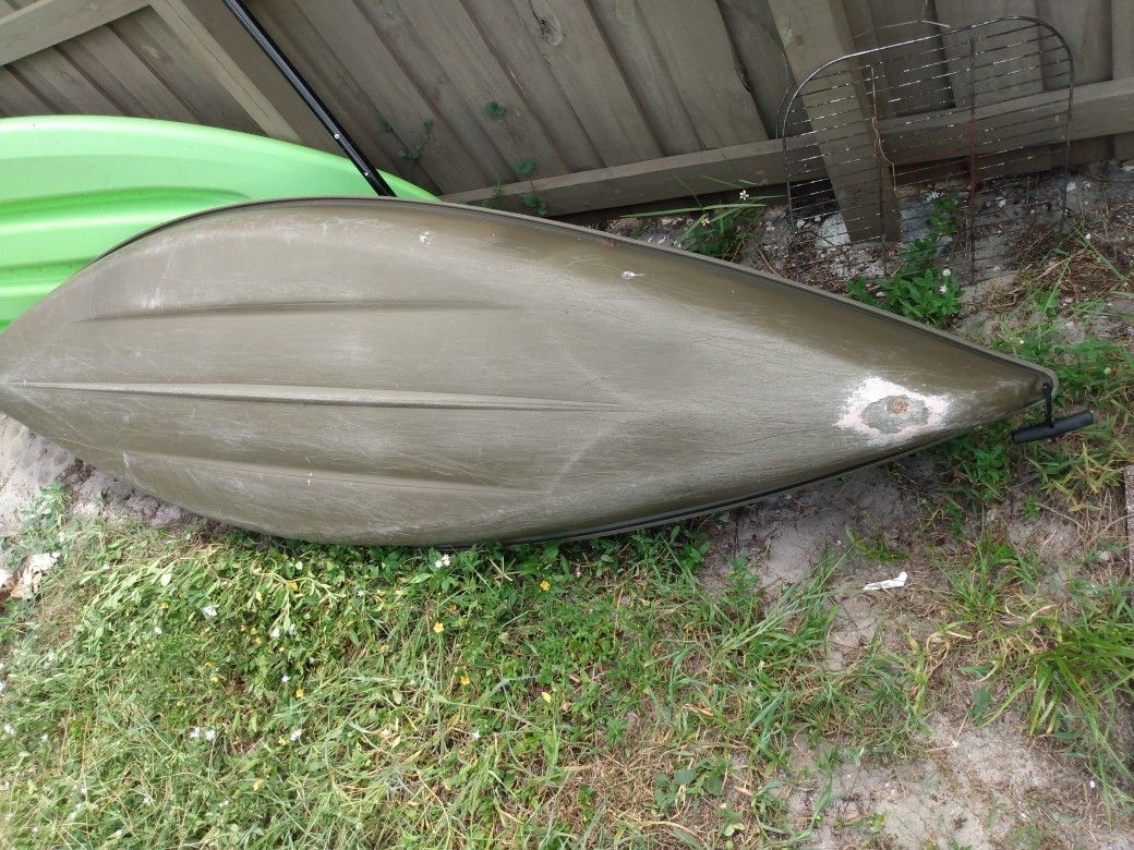 Free broken kayak (hole in bottom) for Sale in Oakland Park, FL OfferUp