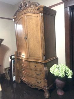 Traditional Carved Armoire Cabinet – Great Condition $150  Entertainment Center, TV Cabinet, or Storage Ar moire