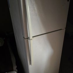 GE 16.6 Cubic Ft Refrigerator First $75 No Holds