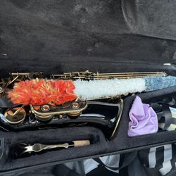 Alto Saxophone w/ Case & Accessories – Excellent Condition – Ready to Play!