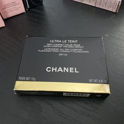 New In Box Chanel Compact Foundation (BR132)