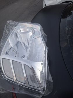 L/R headlight Nissan Titan 04 to 07