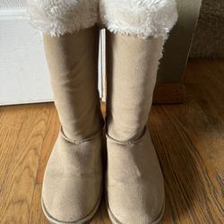 AirWalk Tan Fuzzy Boots