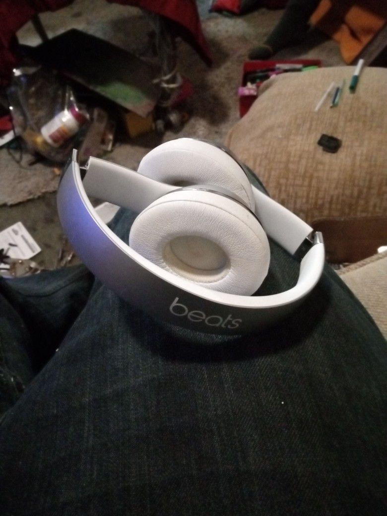 Dre. Beats Solo-3 Wireless Headphones USB CHARGING $75