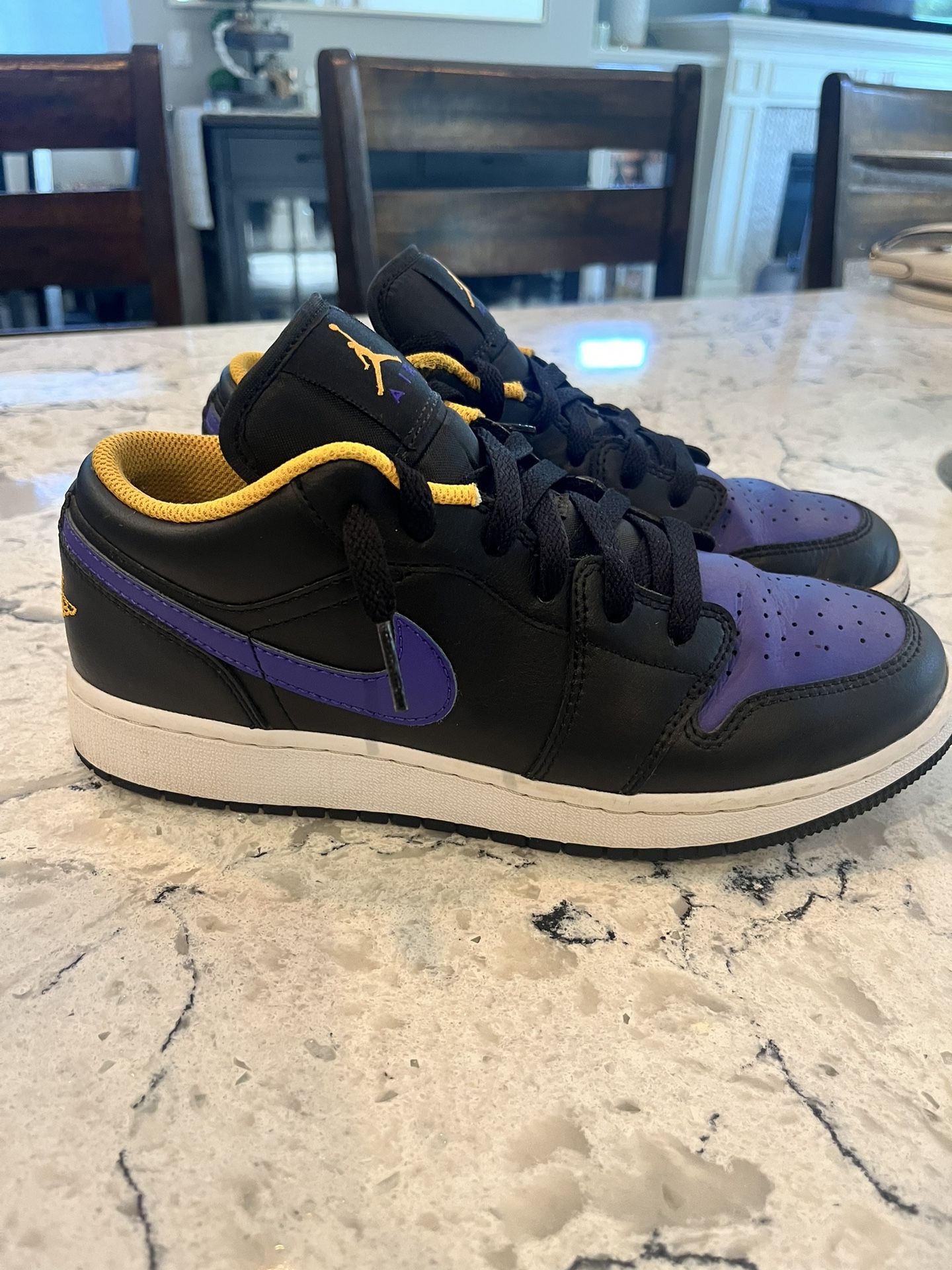 Youth Jordan 1 Low