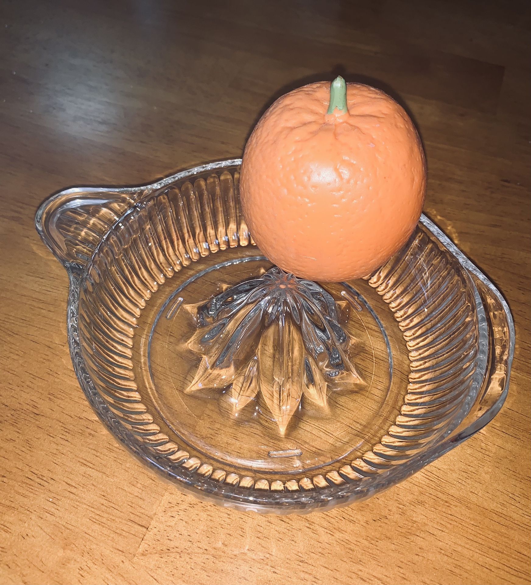 VINTAGE CLEAR GLASS CITRUS HAND JUICER HOBNAIL DETAIL - EASY POUR LIP - EXCELLENT CONDITION SEE ALL PHOTOS