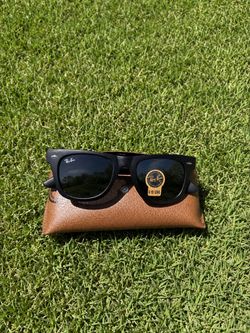 Ray-Ban Wayfarer Sunglasses with Case
