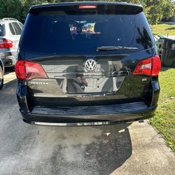 Volkswagen Routan 2012
