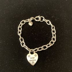 Juicy Couture Women’s bracelet silver tone link chain Heart locket charm 7.5” long
