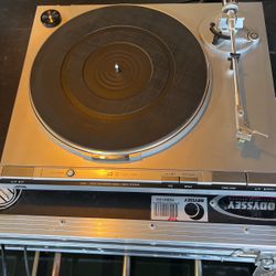 Vintage JVC L-F41 turntable