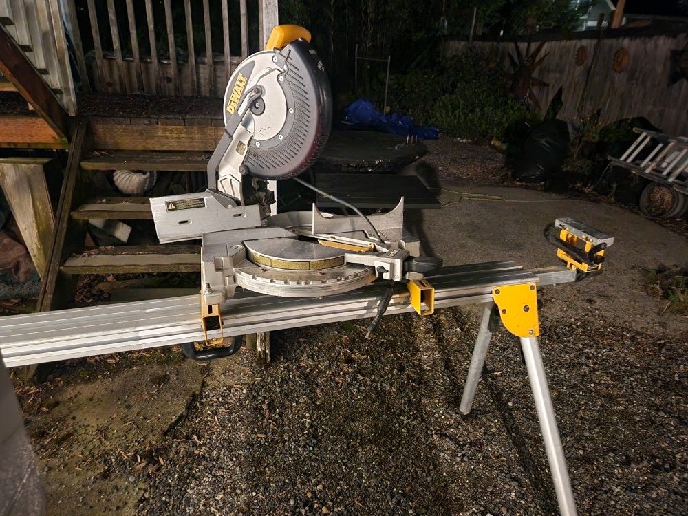 Default Mitre Saw With Extendable Stand