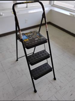Brand New 3-Step Step Ladder – 9 Ft Reach
