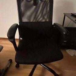 Office Chair with Headrest – Great Condition