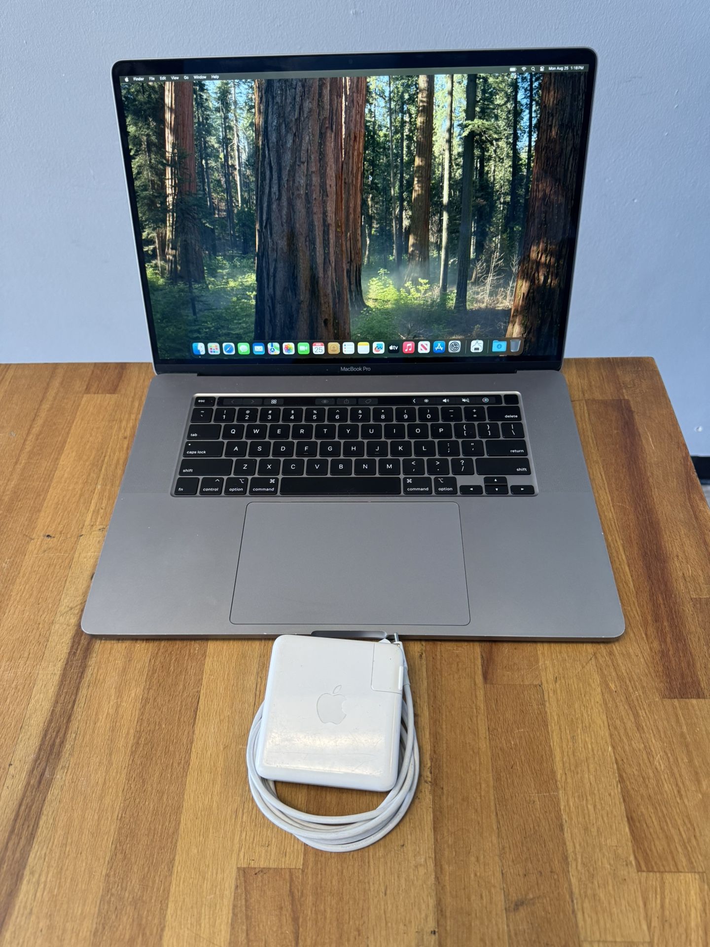 16” Apple MacBook Pro 2019