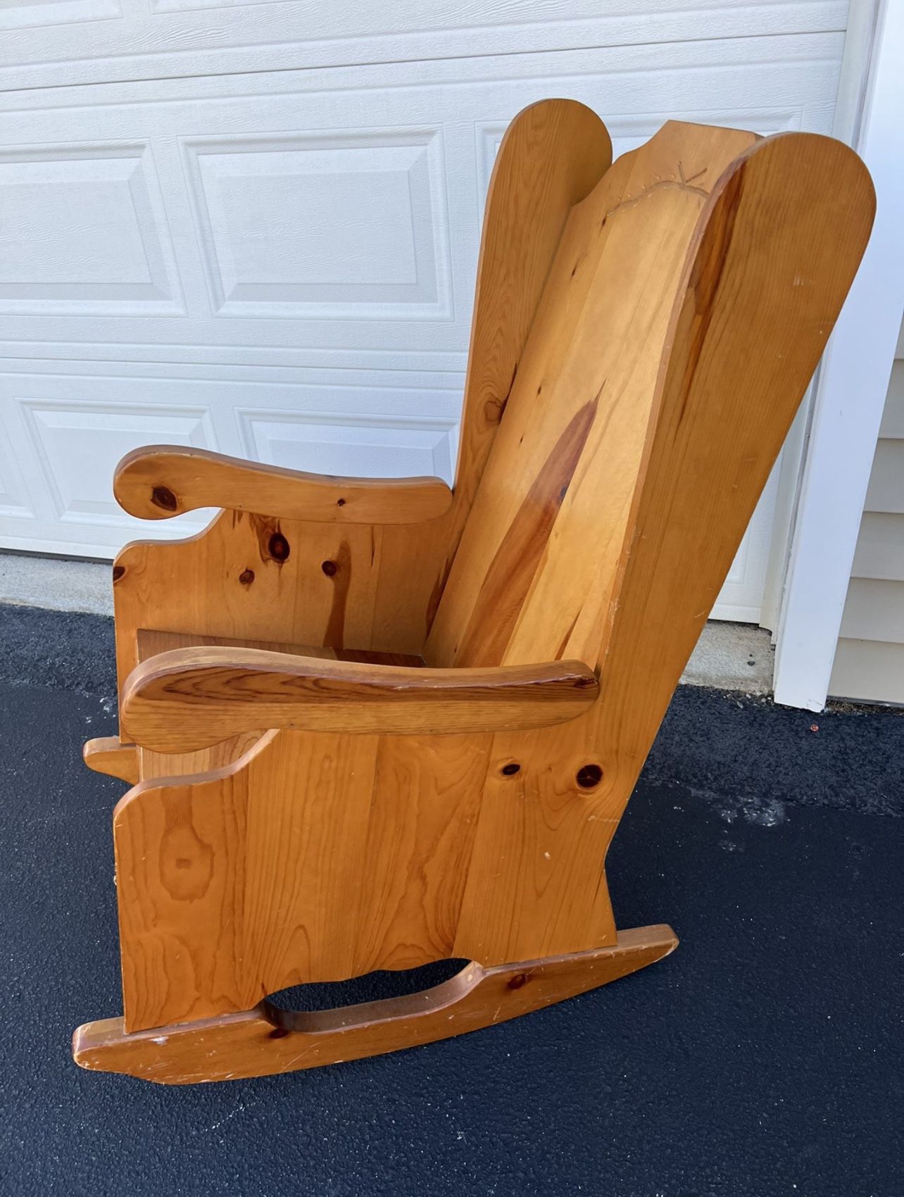 Cedar Wood Lambing Rocking Chair