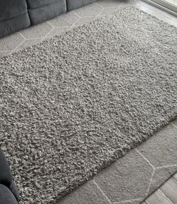 $30 today!!! Shag carpet 6x9 ft - gray