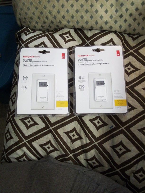 (2) Honeywell Home Automatic Lightening 7 Day RPLS730B Programmable Switch