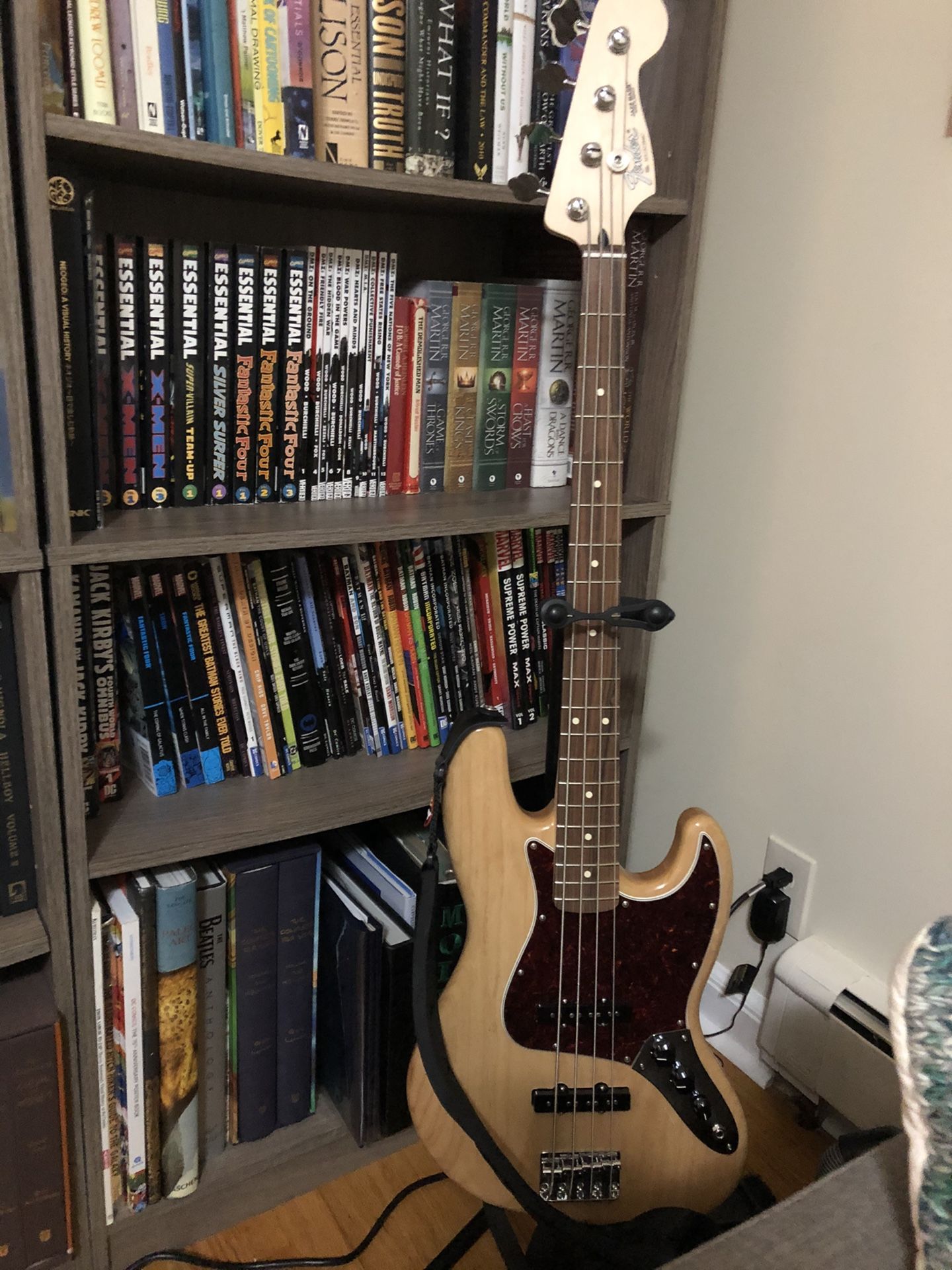Like new Fender Deluxe Jazz Bass Special Edition Ash