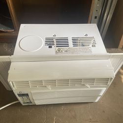 AC UNIT Retails 330$ Asking 225$