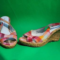 Ladies Size 7.5 Wedges 