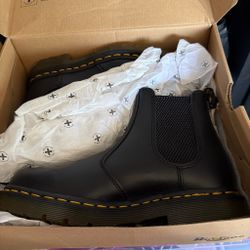 dr martens leather chelsea boots