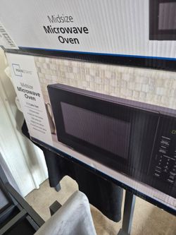 Mainstays Midsize Microwave Oven 1.1 Cu Ft