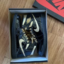 DS 2020 Nike Air Jordan Retro 1 OG Hi Black Metallic Gold Men’s Sz 9.5