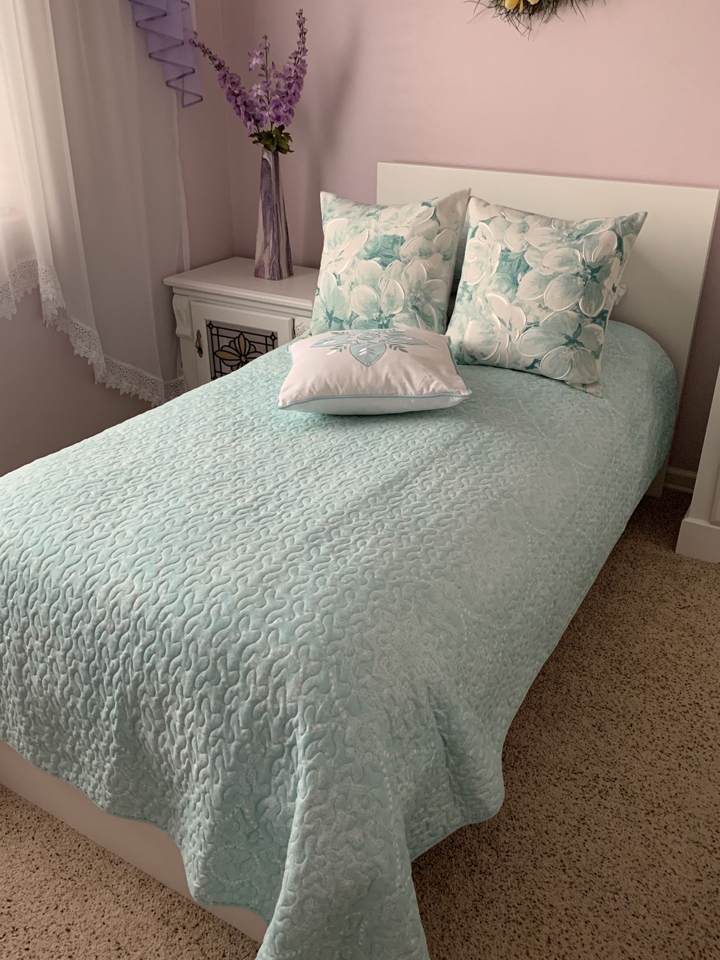 Twin Bed 