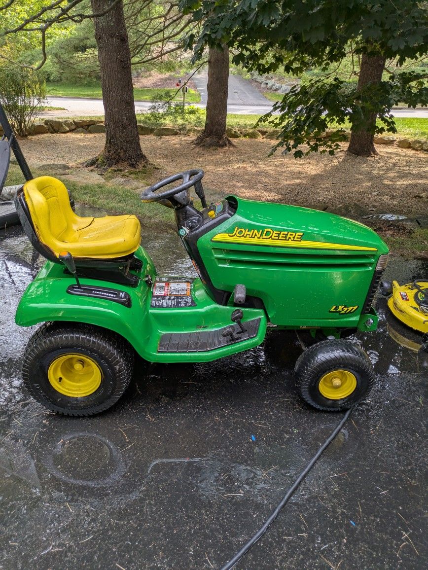 John Deere LX277