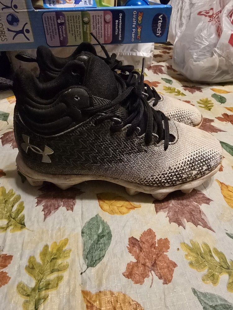 Boys Cleats Size 3.5 Y