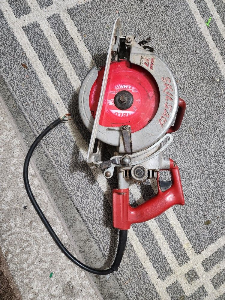 Skilsaw SKIL HD77M 7 1/4 Worm Drive Circular Saw Mag77
