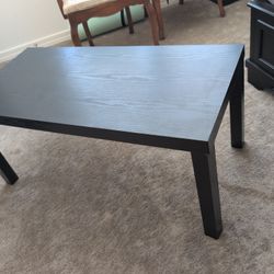 Light Weight Coffee Table . Like New 