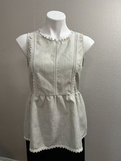 ANDREE BY UNIT Light Gray Top with Textured Detail size small 