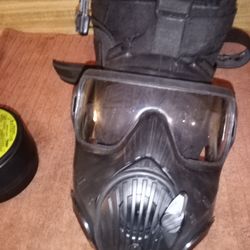 C50 Avon Gas Mask / Like New