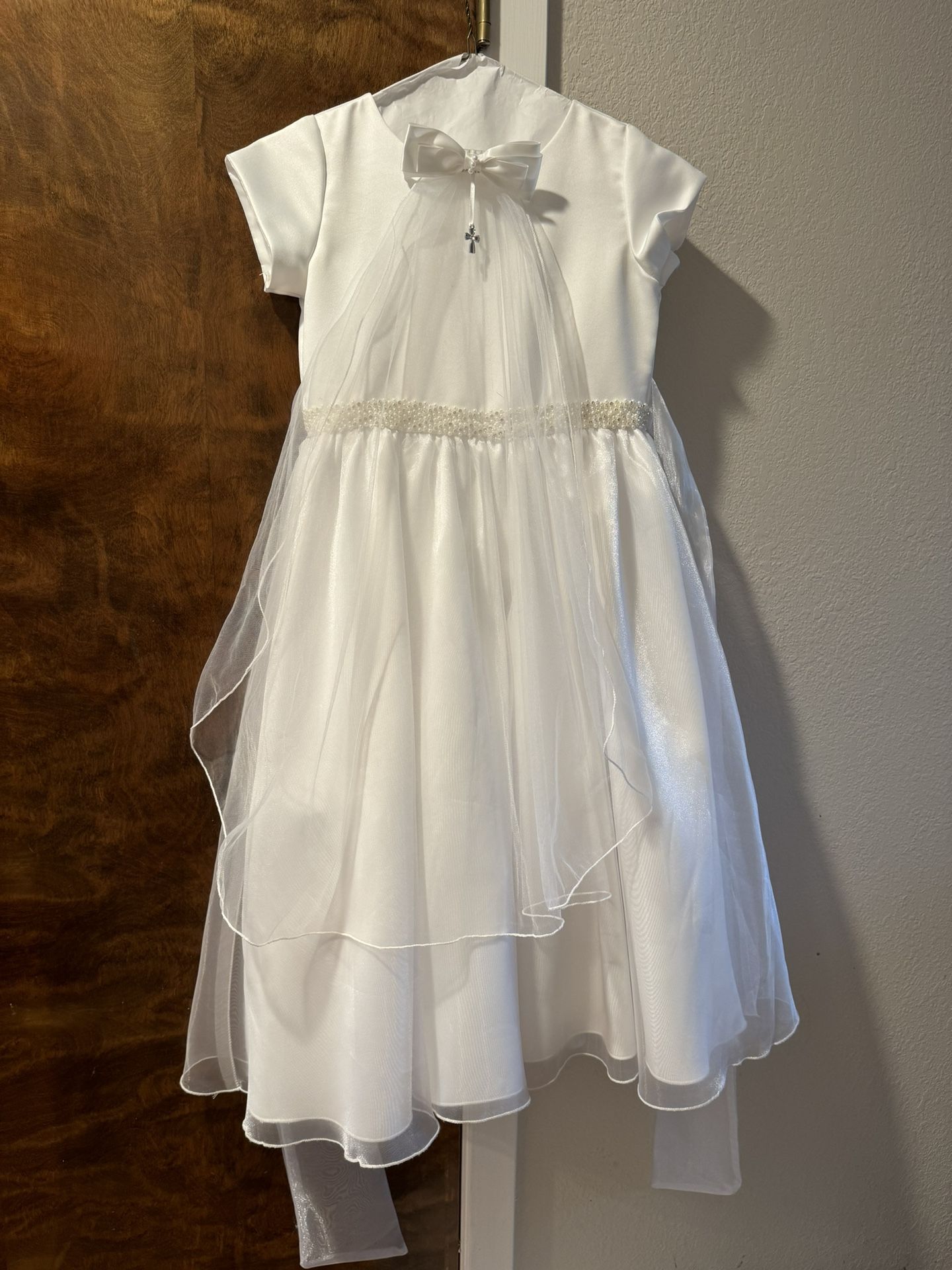 First Communion Dress - Size 8 :: With Veil
