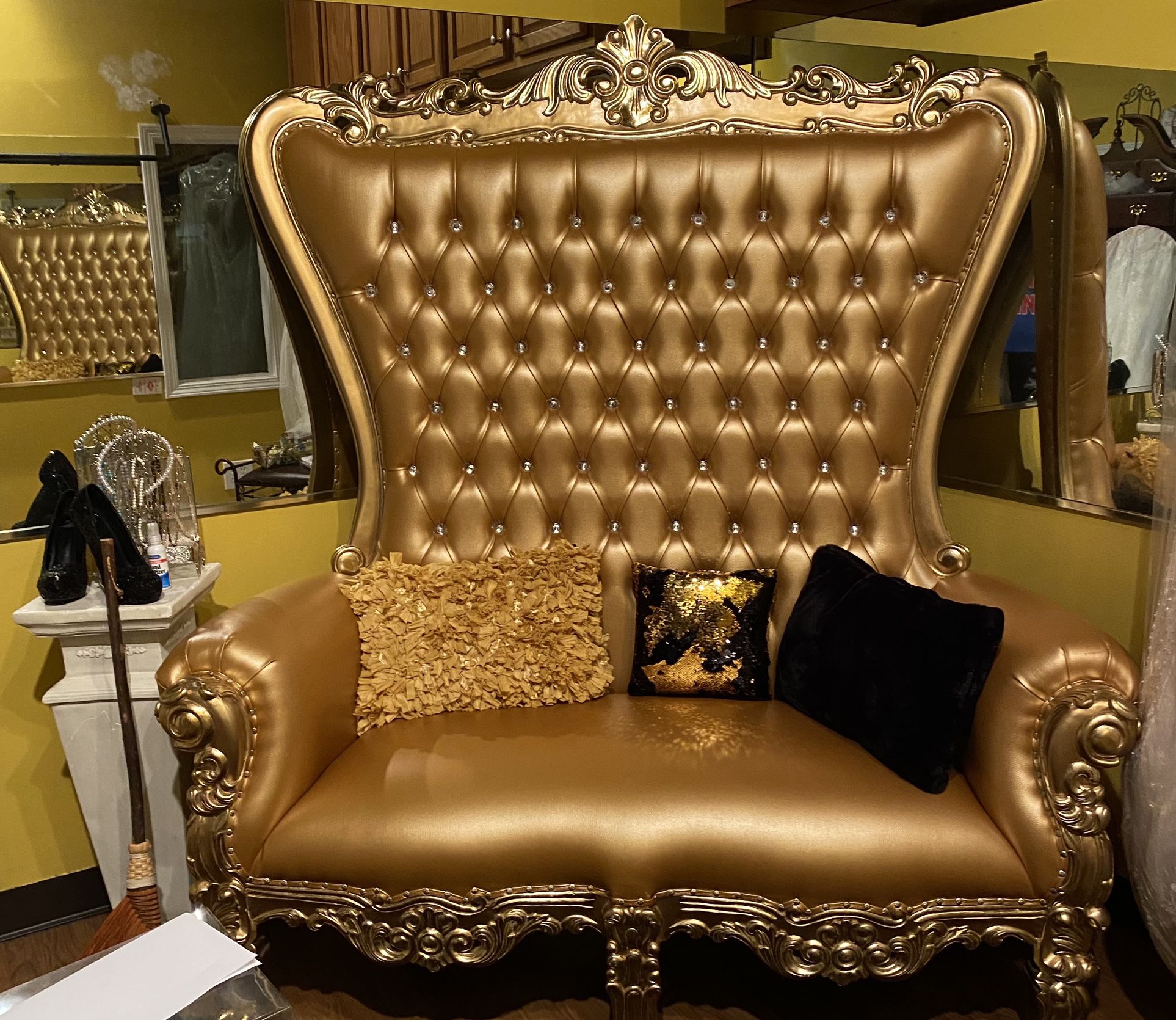 Couples Royal Throne Loveseat