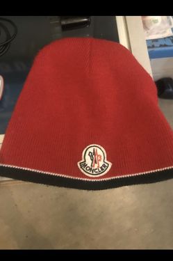 Moncler hat