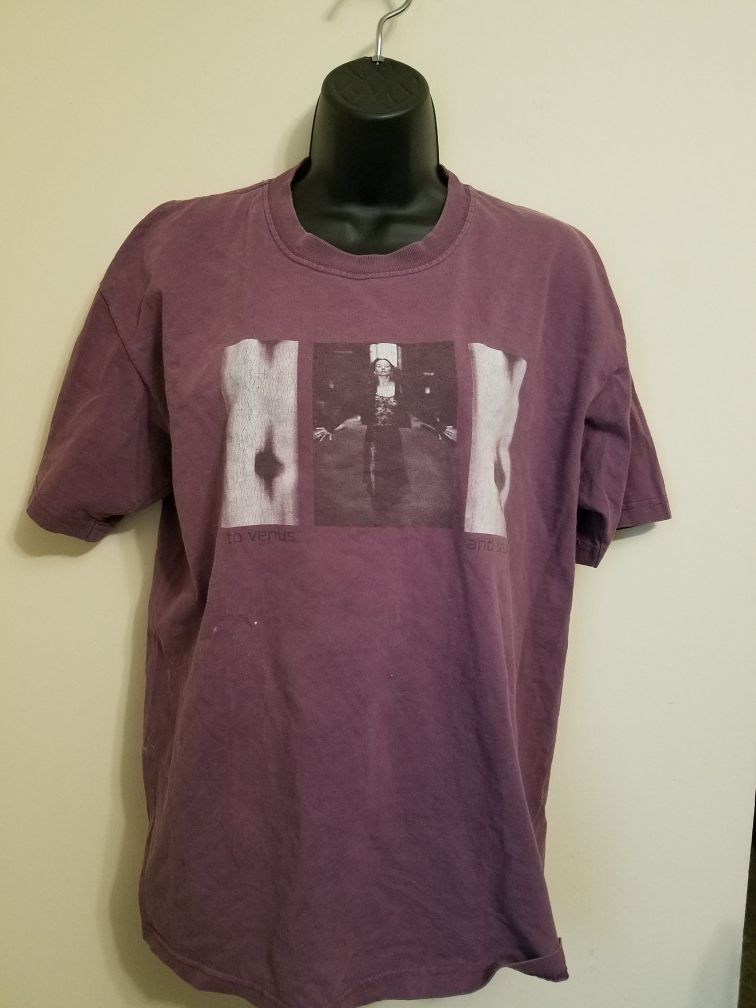TORI AMOS Maroon TO VENUS AND BACK CONCERT T SHIRT 1999 ? L 100% PRE SHRUNK COTTON COTTON DELYXE COMBED USA VINTAGE there are small stains as seen