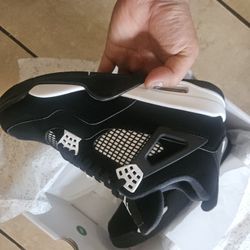 Jordan Retro 4 Size 9.5