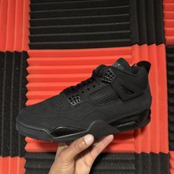 Black Cat Jordan 4