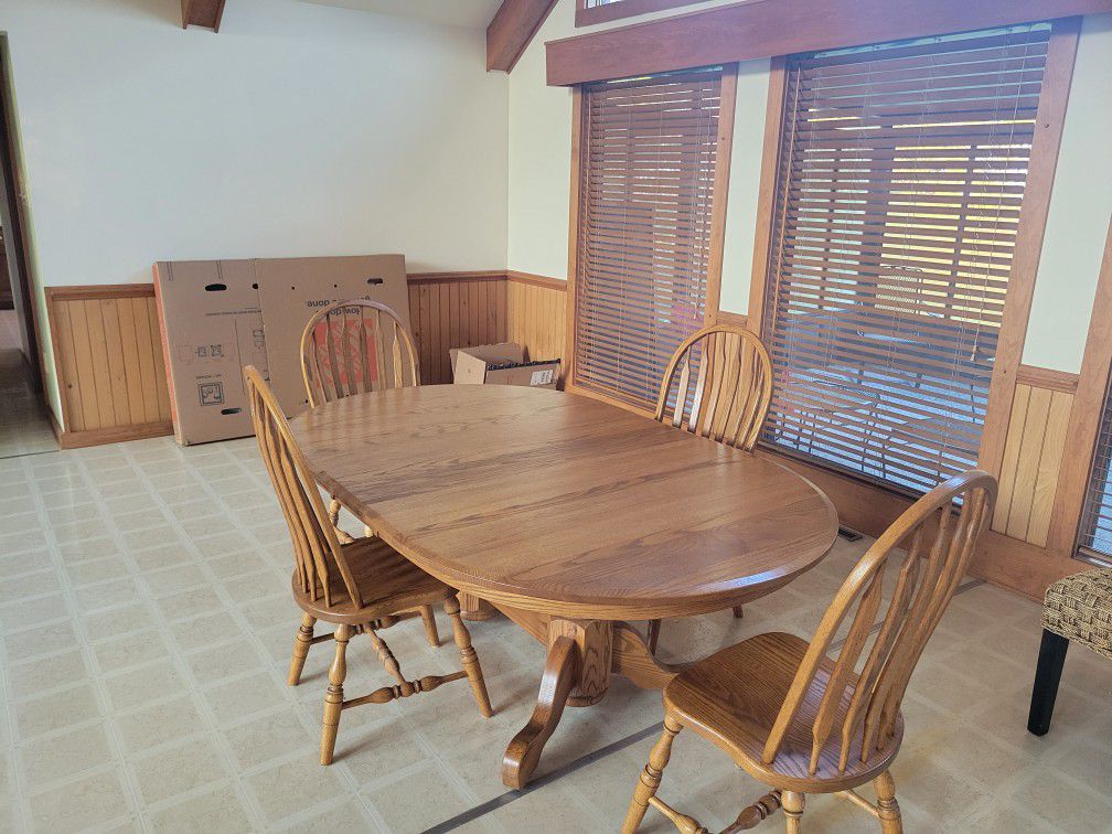 Solid Oak Table And Chairs Sets 6 Has Two Leafs