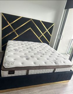 Like New king size Stearns And Foster Mattress