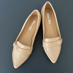 Pointed toe flats