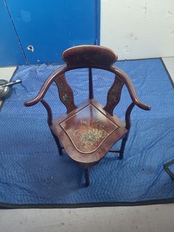 Vintage Chinese Gilt And Laquer Wooden Corner Chair